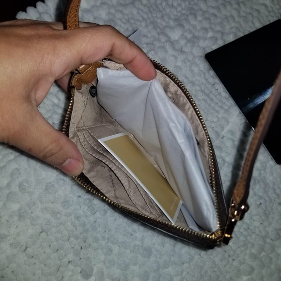 Brown Michael Kors wallet. - Picture 5 of 5